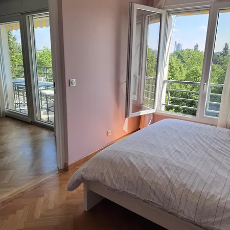 Vue Sur Tour Eiffel Apartment *